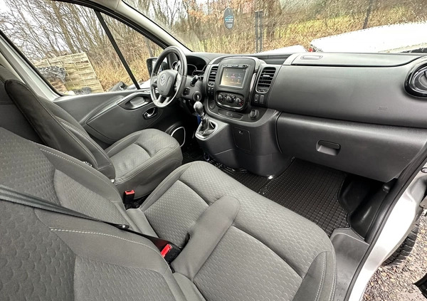 Opel Vivaro cena 69900 przebieg: 273900, rok produkcji 2016 z Piaseczno małe 781